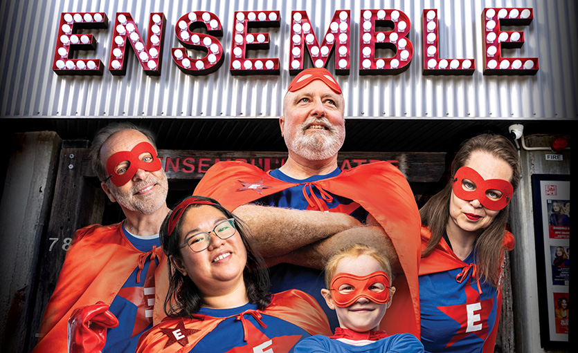 5x Ensemble Heroes in red capes and masks